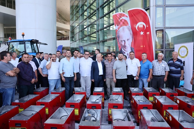 Bursa Büyükşehir’den kırsal mahallelere ekipman desteği