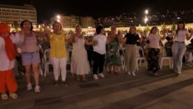 İzmit Milli İrade Meydanı’nda Rockabesk rüzgârı esti