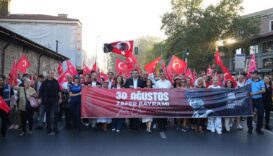Binlerce Beşiktaşlı Zafer Yürüyüşü’ne katıldı