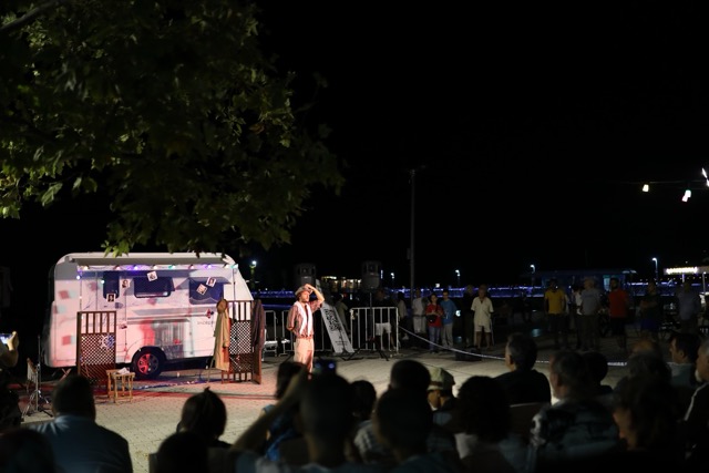 “Karavan Tiyatro“ Bursalılarla buluştu