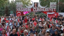 İzmit’te 30 Ağustos Zafer Bayramı bisiklet korteji ve konserlerle kutlandı