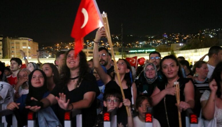 Milli İrade Meydanı’nda 30 Ağustos kutlamaları on binleri buluşturdu