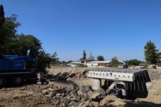 2 ilçe ve 20 mahalleyi bağlayan köprü yükseliyor