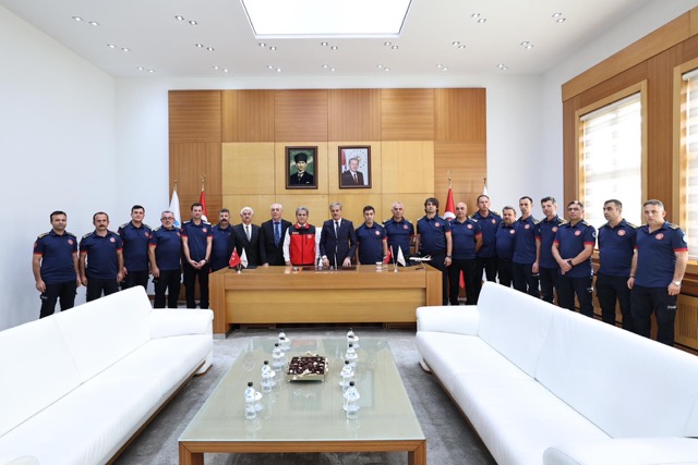 “Özverili çalışmalarınızla gözümüz hiçbir zaman arkada kalmıyor”