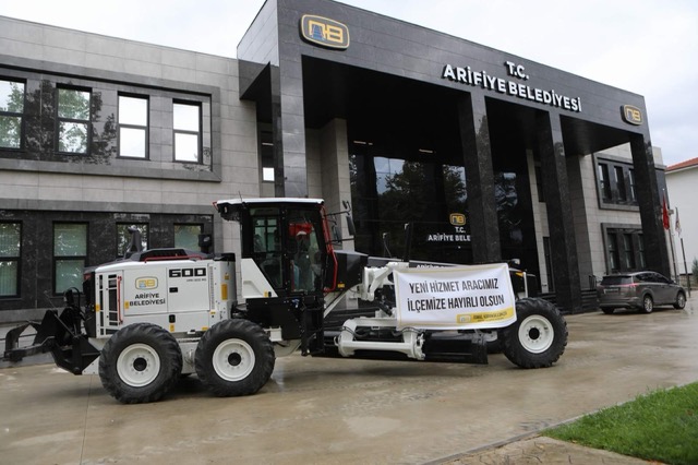 Arifiye Belediyesine bakanlıktan hibe greyder desteği