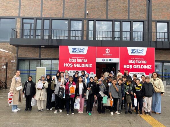 İmam hatipli gençler Kocaeli Kitap Fuarında