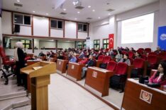 Bilgilendirici ve profesyonel ortamda basın açıklamaları ve toplantılar gerçekleştiriliyor.