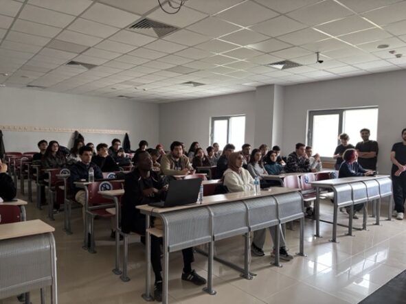 SAÜ’de öğrenciler geleceğin tehditlerine hazırlanıyor