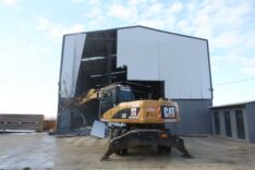 Alt metin: Hafif ve ağır inşaat ekipmanlarıyla yapı yıkım ve tadilat hizmetleri.