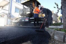 Erenler Belediyesi Bağlar ve Merkez mahallelerinde asfalt yenileme çalışmalarını sürdürüyor