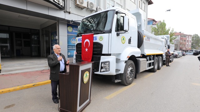 Ferizli Belediyesi yeni araçlarla altyapı ve yol hizmetlerini güçlendiriyor