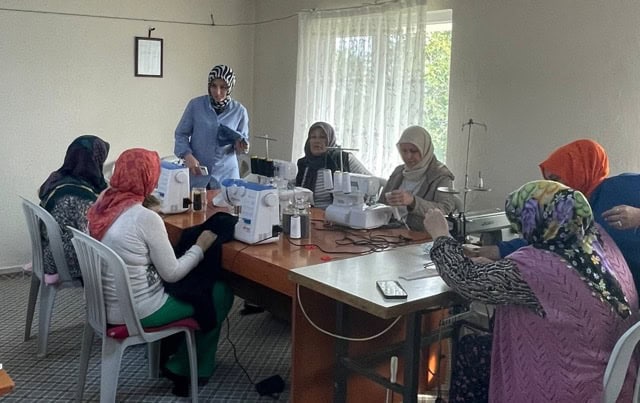 El sanatları kursu ve eğitim atölyesi, tasarım ve üretim faaliyetleri.