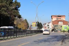 Sakarya'da TEK Yokuşu'nda yayalar için sinyalizasyon sistemi ve yeni ferforje imalatı kuruldu