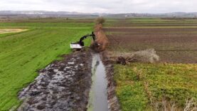 Serdivan Belediyesi dört mahallede sulama kanallarında temizlik çalışmalarını tamamladı