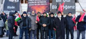 Türk ve Filistin bayraklarıyla sokaklarda birlik ve dayanışma gösterisi.