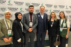 Bağımsızlık Öncüleri Zirvesi 2026'da, Yeşilay destekli genç liderler ve katılımcılar bir arada.