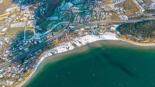 Kar yağışı Sapanca Gölü’ne su seviyesini artırdı