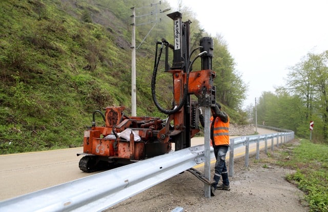 Kırsalda yaşayanlar için yeni çelik bariyerler yol kazalarını azaltmayı hedefliyor