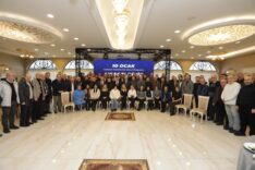 Çalışanlar ve etkinlik katılımcıları ile özel toplantı ortamı.