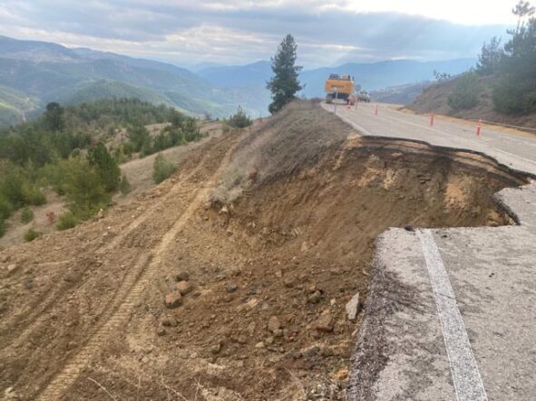 Kent genelinde 66 noktada yaşanan göçük ve heyelanlar giderildi