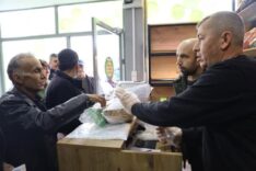 BESAŞ Harmancık'ta yeni şube açılışını gerçekleştiriyor, yerel halk taze ürünler ve kaliteli hizmet.