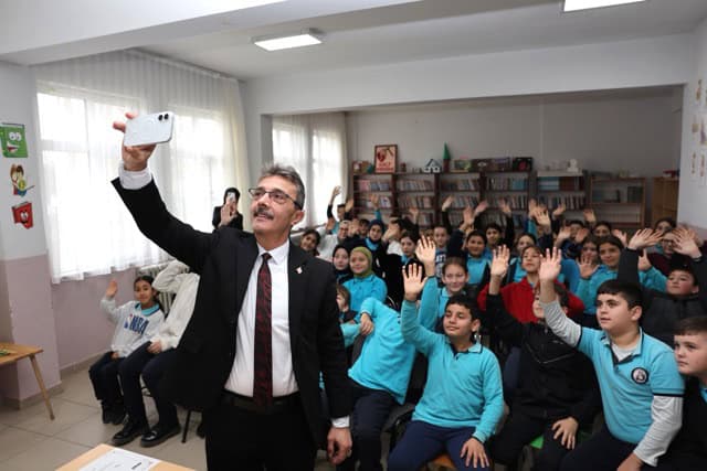 Afetlere karşı bilinçli nesiller eğitimi, Erenler’de gençlerin afet farkındalığını artırıyor.