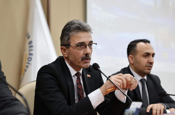 Erenler Belediye Başkanı Şenol Dinç, muhtarlarla istişare toplantısı düzenledi