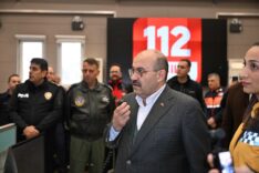 Başkan Ahmet Akın, Ramazan Bayramı’nda Huzurevi, İtfaiye ve Güvenlik Güçlerini Ziyaret Etti