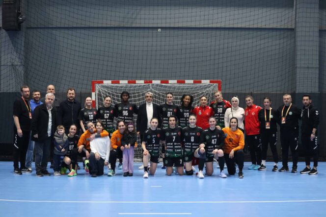 Bursa Büyükşehir Belediyespor Kadın Hentbol Takımı, Play-Off Üçüncü Maçında Ortahisar’ı 35-30 Mağlup Etti