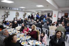 Başkan Mustafa Bozbey, Namık Kemal Mahallesi’nde Arnavut Böreği ve Tatlı Toplama Geleneğine Katıldı