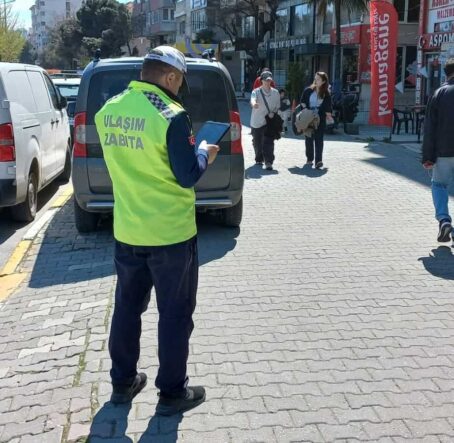 Balıkesir Büyükşehir Belediyesi Kaldırım ve Duraklardaki Park İhlallerine Karşı Denetimlerini Sürdürüyor